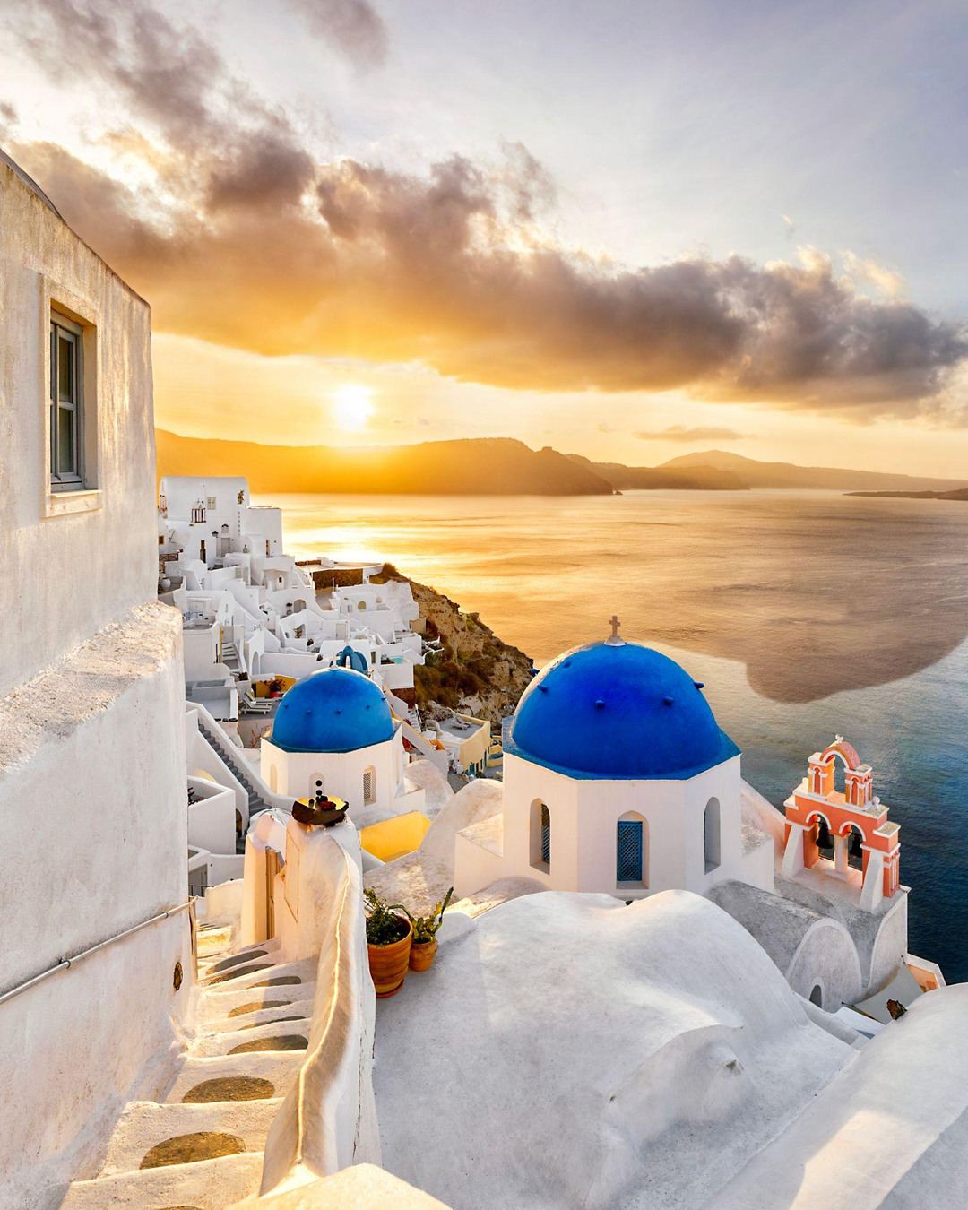 Sunset over the blue domes of Oia in Santorini